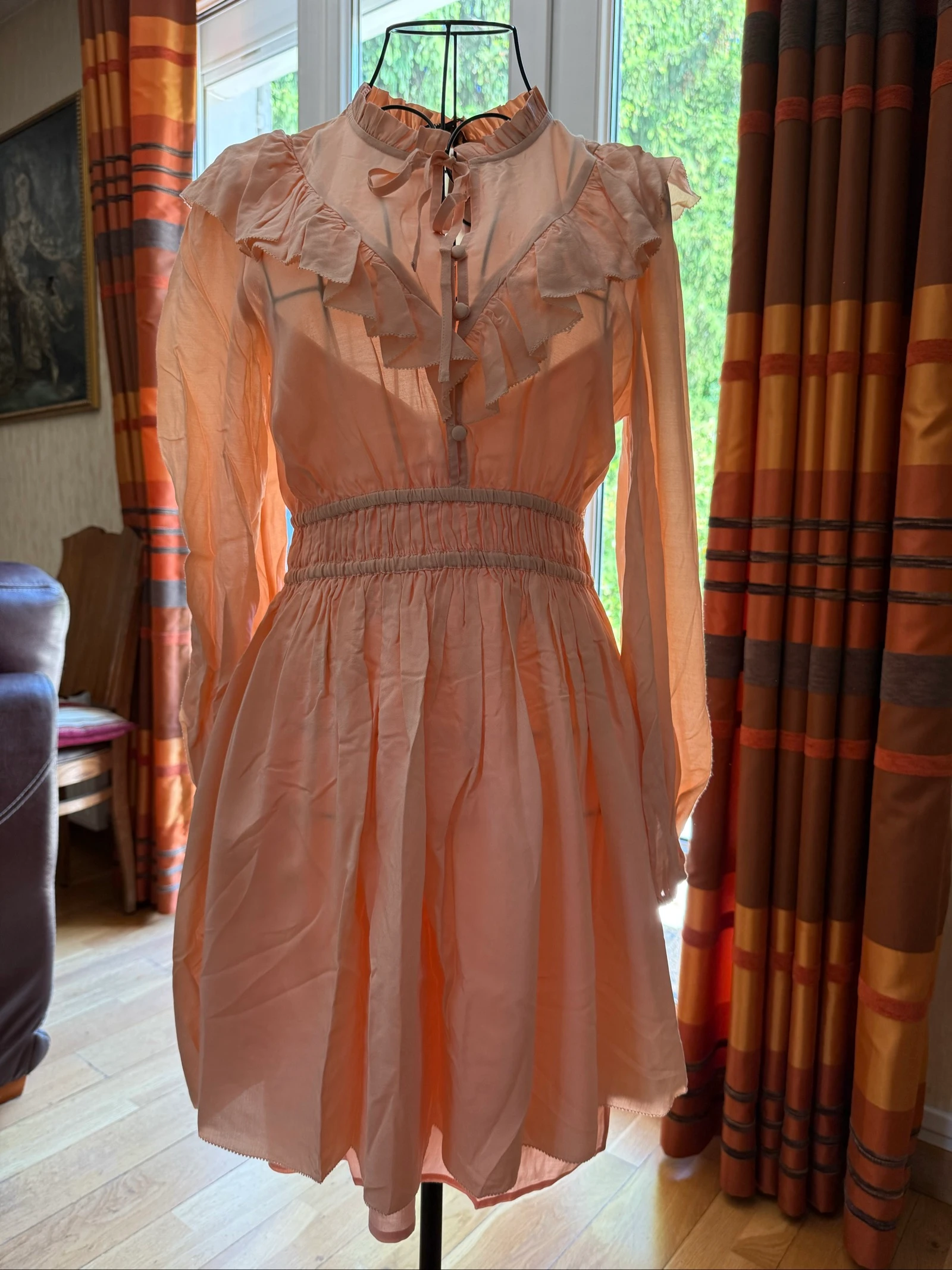 Maje , robe patineuse , taille 36, neuve sans étiquette